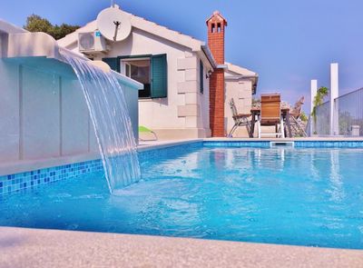 Charming Holiday House with Pool and Beautiful Views in Brac Island