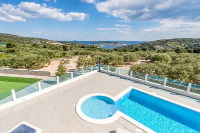 Gorgeous Villa with Large Yard & Heated Pool and Amazing Sea Views in Riviera Rogoznica