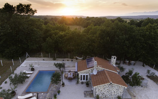 Charming Countryside House with Pool in Zadar Hinterland