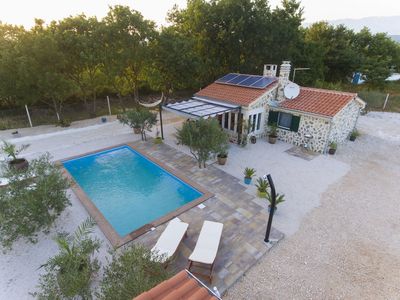 Charming Countryside House with Pool in Zadar Hinterland