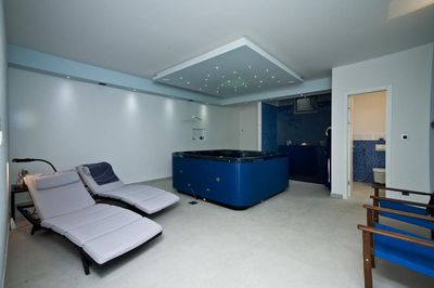 Luxury 3 Bedroom Apartment with Private Pool near Split Town Center