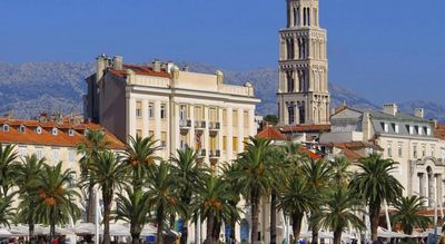 Luxury 3 Bedroom Apartment with Private Pool near Split Town Center