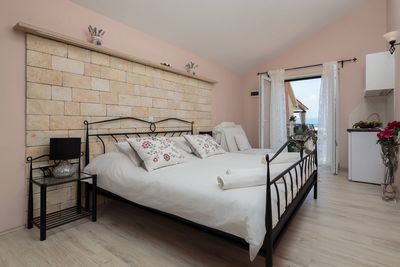 Charming Croatian Beach Villa Mirca with Pool 