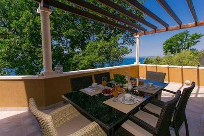 Beautiful 3 Bedroom Holiday House with Pool in Omis Region near Split 
