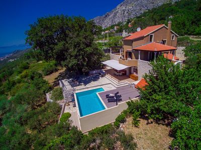 Beautiful 3 Bedroom Holiday House with Pool in Omis Region near Split 