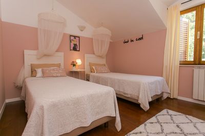 Beautiful 3 Bedroom Holiday House with Pool in Omis Region near Split 