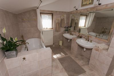 Beautiful 3 Bedroom Holiday House with Pool in Omis Region near Split 