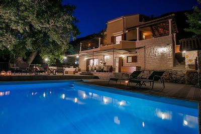 Beautiful 3 Bedroom Holiday House with Pool in Omis Region near Split 