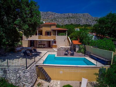 Beautiful 3 Bedroom Holiday House with Pool in Omis Region near Split 