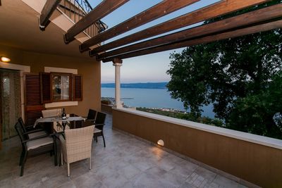 Beautiful 3 Bedroom Holiday House with Pool in Omis Region near Split 