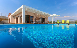 Charming Holiday House with Pool in Dugopolje near Split