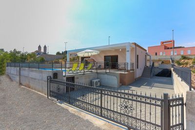 Charming Holiday House with Pool in Dugopolje near Split