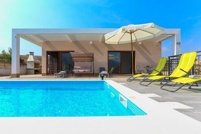 Charming Holiday House with Pool in Dugopolje near Split