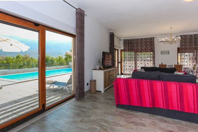 Charming Holiday House with Pool in Dugopolje near Split