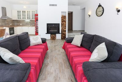 Charming Holiday House with Pool in Dugopolje near Split