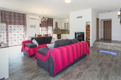 Charming Holiday House with Pool in Dugopolje near Split