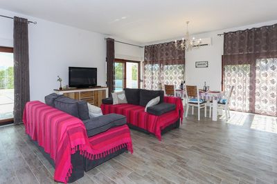 Charming Holiday House with Pool in Dugopolje near Split