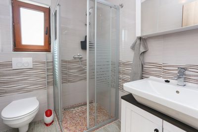 Charming Holiday House with Pool in Dugopolje near Split
