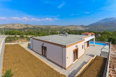 Charming Holiday House with Pool in Dugopolje near Split