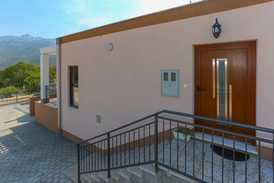 Charming Holiday House with Pool in Dugopolje near Split