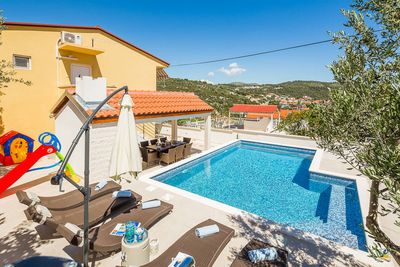 Attractive House with Sea View and Private Swimming Pool near Trogir