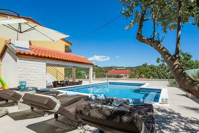 Attractive House with Sea View and Private Swimming Pool near Trogir