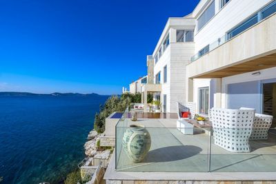 De Luxe Seafront Villa with Infinity Swimming Pool and Luxury Interior near Dubrovnik