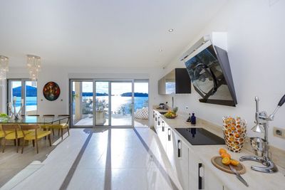 De Luxe Seafront Villa with Infinity Swimming Pool and Luxury Interior near Dubrovnik