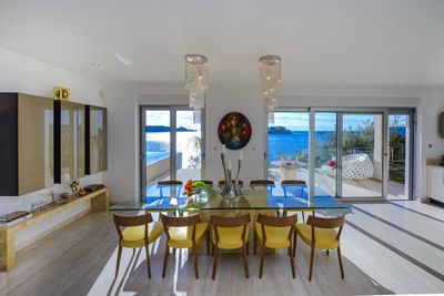 De Luxe Seafront Villa with Infinity Swimming Pool and Luxury Interior near Dubrovnik