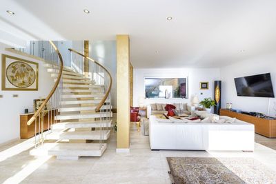 De Luxe Seafront Villa with Infinity Swimming Pool and Luxury Interior near Dubrovnik