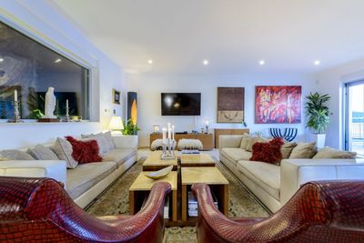 De Luxe Seafront Villa with Infinity Swimming Pool and Luxury Interior near Dubrovnik