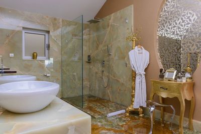 De Luxe Seafront Villa with Infinity Swimming Pool and Luxury Interior near Dubrovnik
