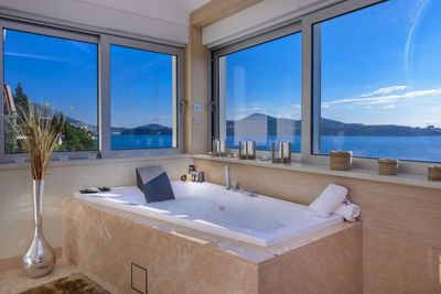 De Luxe Seafront Villa with Infinity Swimming Pool and Luxury Interior near Dubrovnik