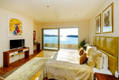 De Luxe Seafront Villa with Infinity Swimming Pool and Luxury Interior near Dubrovnik
