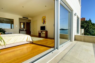 De Luxe Seafront Villa with Infinity Swimming Pool and Luxury Interior near Dubrovnik