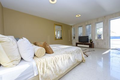 De Luxe Seafront Villa with Infinity Swimming Pool and Luxury Interior near Dubrovnik