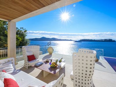 De Luxe Seafront Villa with Infinity Swimming Pool and Luxury Interior near Dubrovnik
