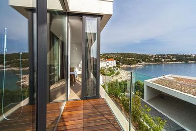 Fascinanting Villa near Sea and Beach Primosten