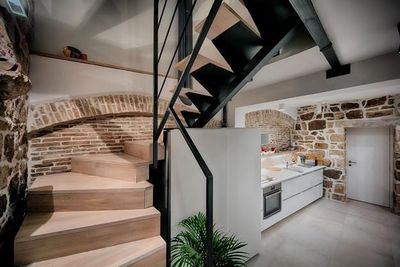 Authentic Stone 5 Bedroom Holiday House in Town Vis