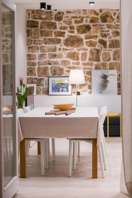 Authentic Stone 5 Bedroom Holiday House in Town Vis