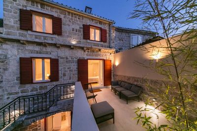 Authentic Stone 5 Bedroom Holiday House in Town Vis