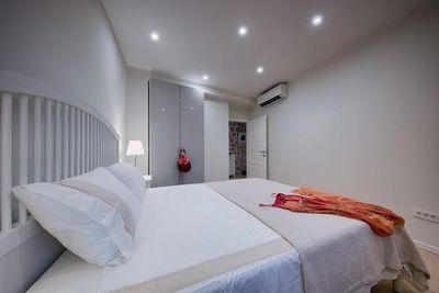 Authentic Stone 5 Bedroom Holiday House in Town Vis