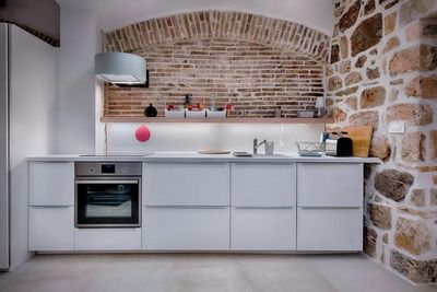 Authentic Stone 5 Bedroom Holiday House in Town Vis
