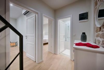 Authentic Stone 5 Bedroom Holiday House in Town Vis