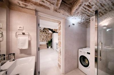 Authentic Stone 5 Bedroom Holiday House in Town Vis