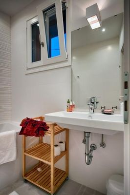 Authentic Stone 5 Bedroom Holiday House in Town Vis