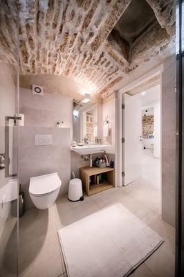 Authentic Stone 5 Bedroom Holiday House in Town Vis