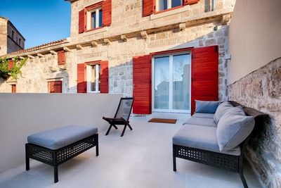 Authentic Stone 5 Bedroom Holiday House in Town Vis