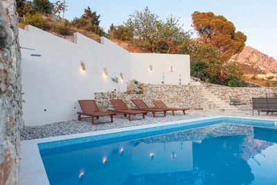 Sea View Stone Holiday Villa with Large Swimming Pool in Podgora near Makarska