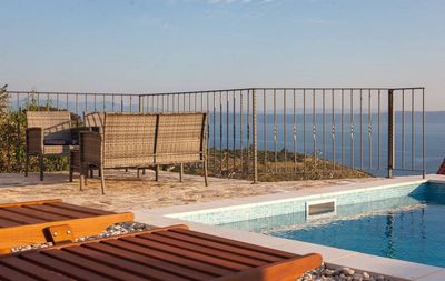 Sea View Stone Holiday Villa with Large Swimming Pool in Podgora near Makarska
